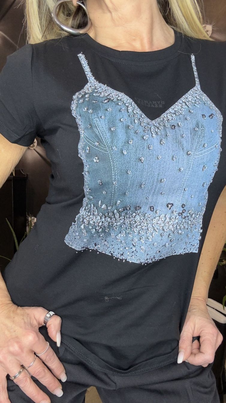 T-SHIRT CON STAMPA CORSETTO
