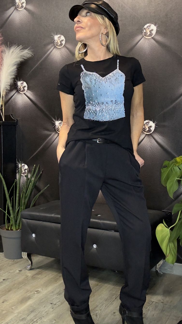 T-SHIRT CON STAMPA CORSETTO