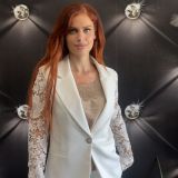 TAILLEUR CON MANICHE IN PIZZO bianco