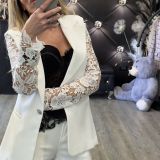 TAILLEUR CON MANICHE IN PIZZO bianco