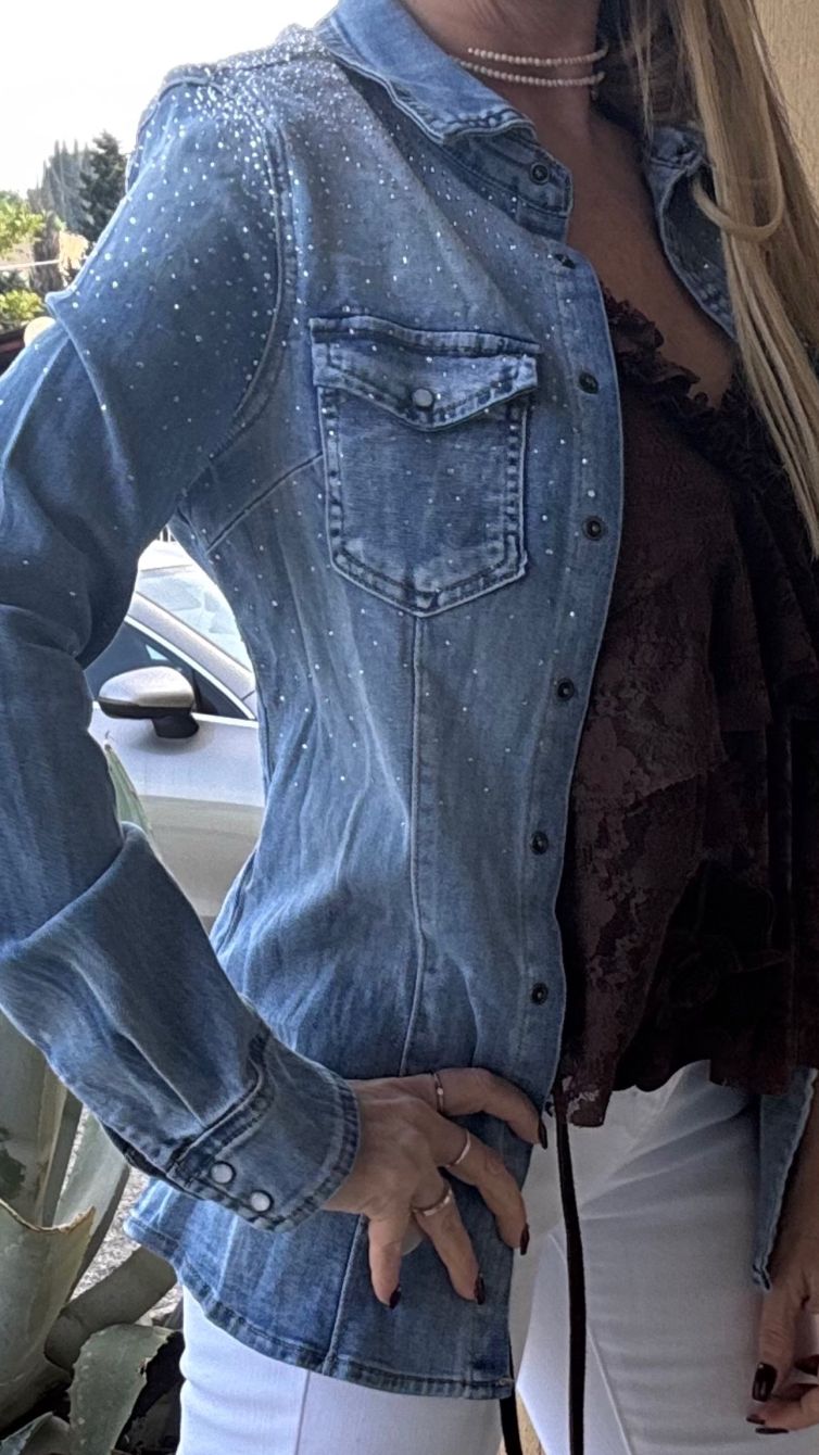 CAMICIA IN JEANS ELASTICIZZATA CON STRASS