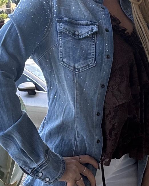 CAMICIA IN JEANS ELASTICIZZATA CON STRASS