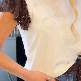 T-SHIRT CON FOULARD IN PAILLETTES color latte