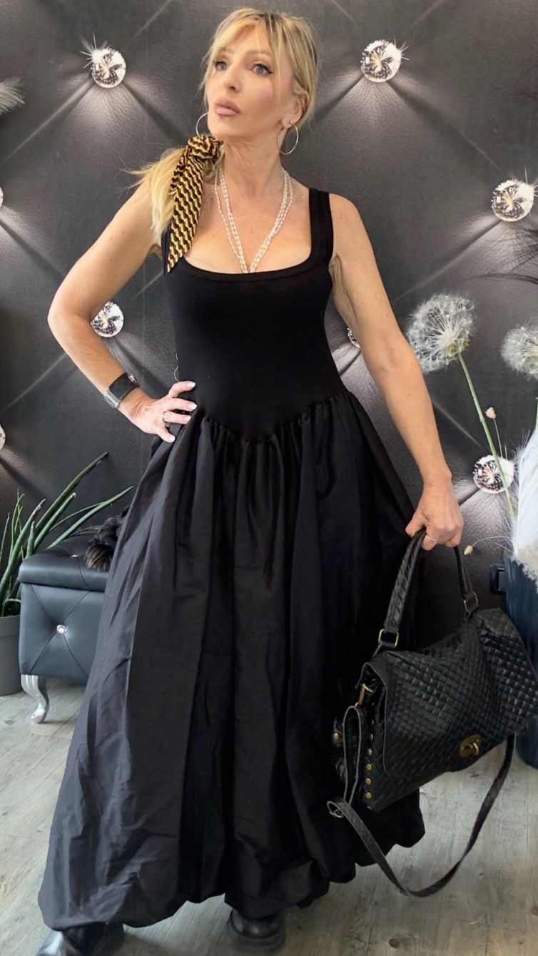 VESTITO MIDI CON GONNA A RUOTA nero