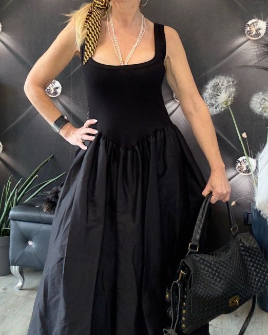 VESTITO MIDI CON GONNA A RUOTA nero