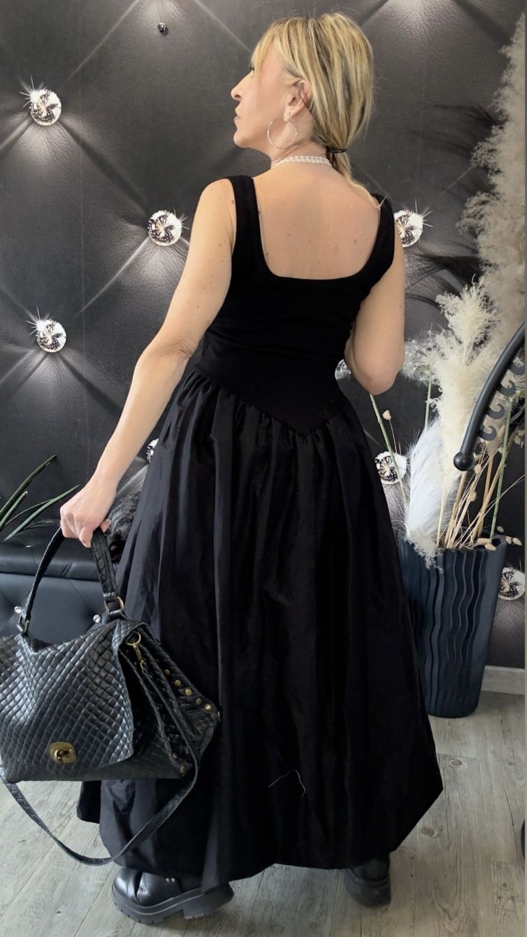VESTITO MIDI CON GONNA A RUOTA nero