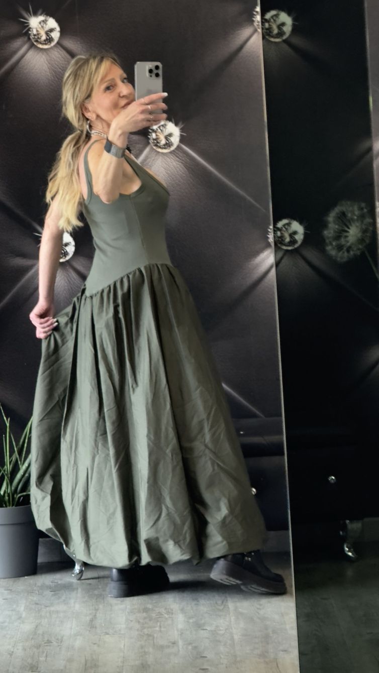 VESTITO MIDI CON GONNA A RUOTA verde militare