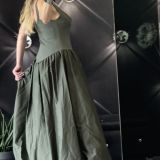 VESTITO MIDI CON GONNA A RUOTA verde militare