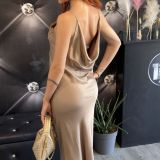 ABITO MIDI IN SATIN CON SCOLLO SULLA SCHIENA color mocha mousse