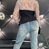JEANS MOM FIT CON BOTTONI GIOIELLO lavaggio al te
