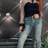 JEANS MOM FIT CON BOTTONI GIOIELLO lavaggio al te