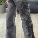 Jeans Flare Grigio con Ricami e Strass – Effetto WOW Garantito