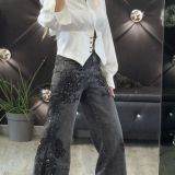 Jeans Flare Grigio con Ricami e Strass – Effetto WOW Garantito