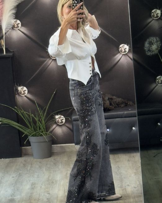 Jeans Flare Grigio con Ricami e Strass – Effetto WOW Garantito