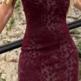 “Wild Elegance – Abito in Tulle Maculato” bordeaux