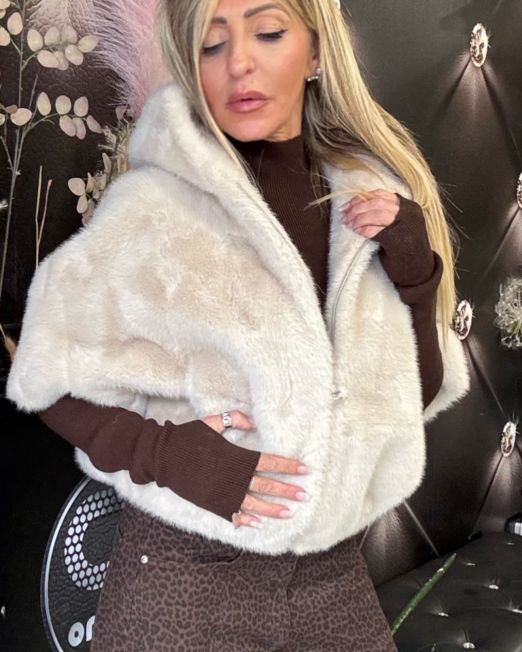 CAPPA IN ECO PELLICCIA CON CAPPUCCIO panna