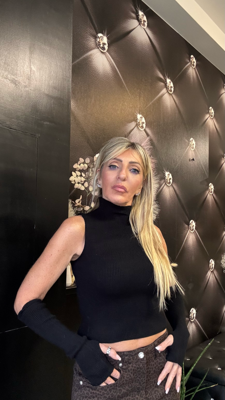 TOP LUPETTO CON MANICOTTI neri