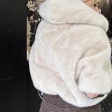 CAPPA IN ECO PELLICCIA CON CAPPUCCIO panna