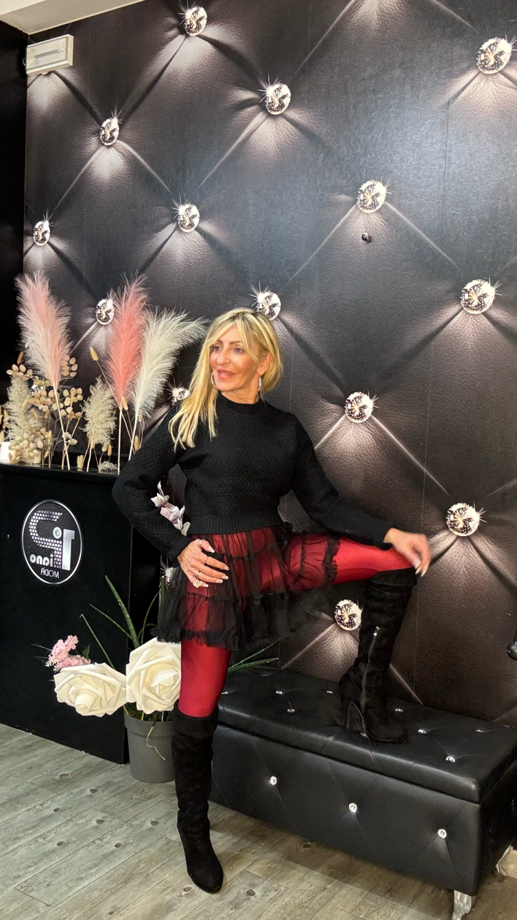 MAGLIONE CON BALZA IN TULLE nero