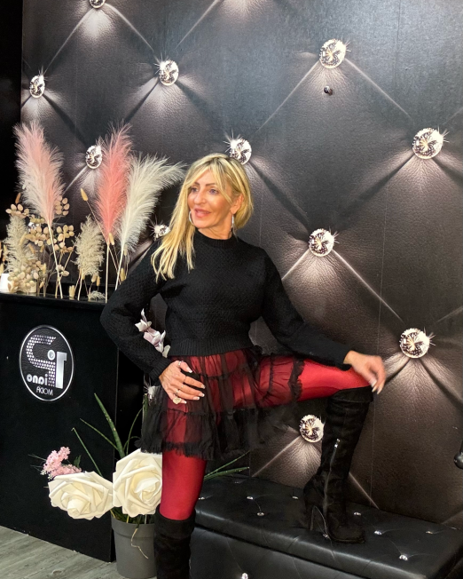 MAGLIONE CON BALZA IN TULLE nero