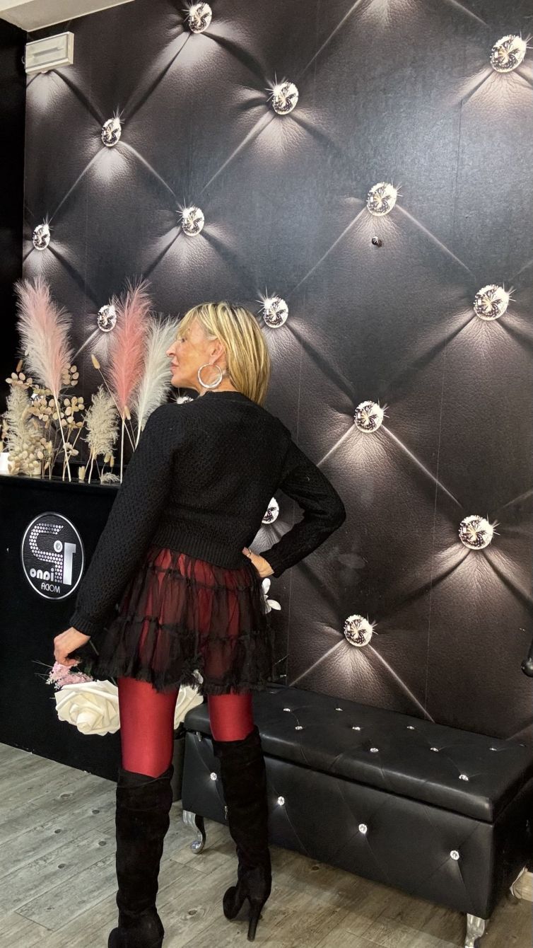 MAGLIONE CON BALZA IN TULLE nero