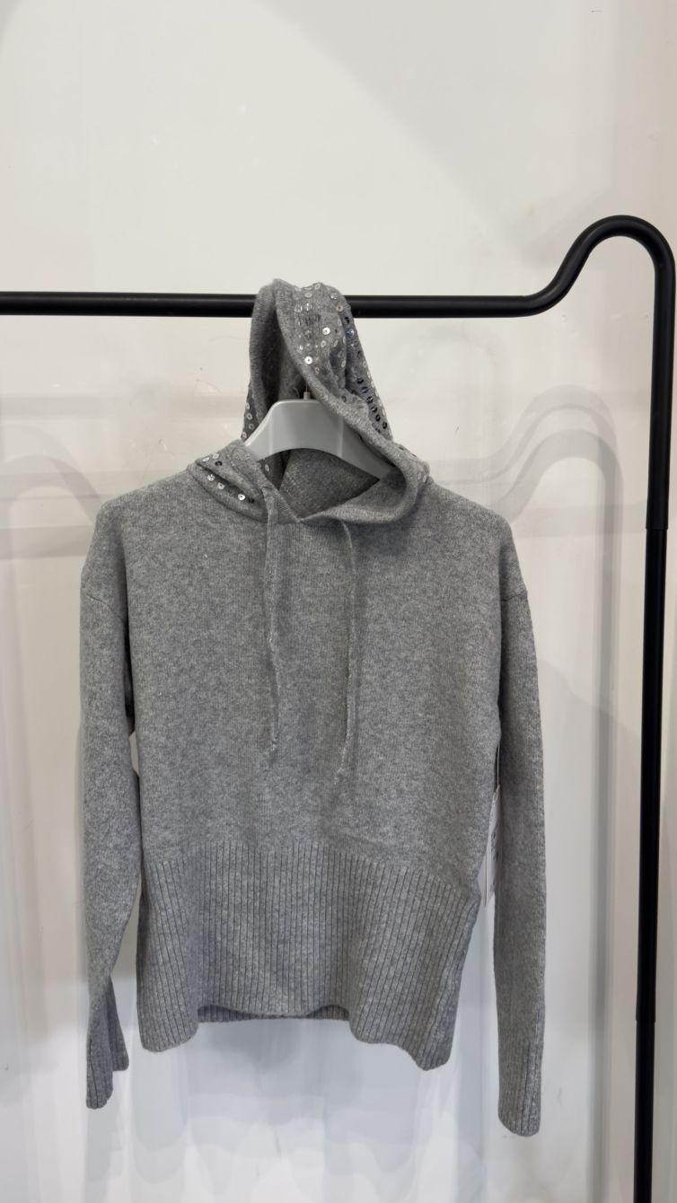 MAGLIONE CON CAPPUCCIO PAILLETTES grigio perla