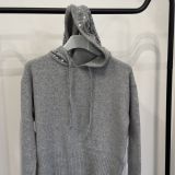 MAGLIONE CON CAPPUCCIO PAILLETTES grigio perla