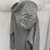 MAGLIONE CON CAPPUCCIO PAILLETTES grigio perla