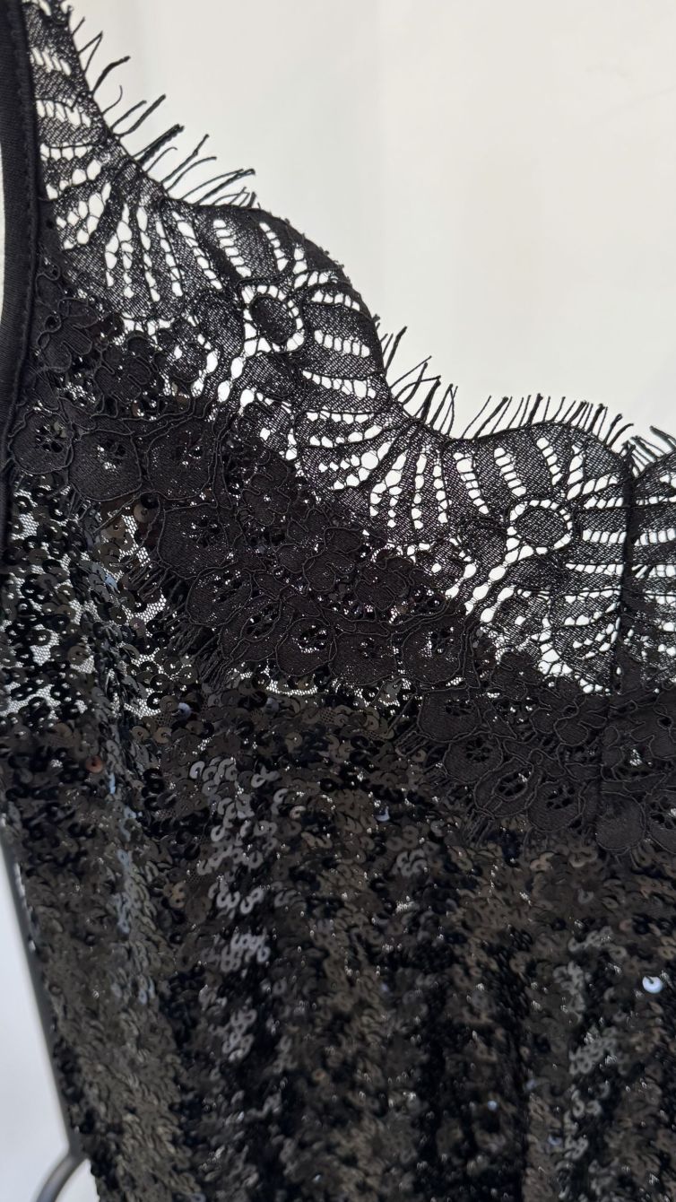 TOP TRASVERSALE PAILLETTES E PIZZO nero