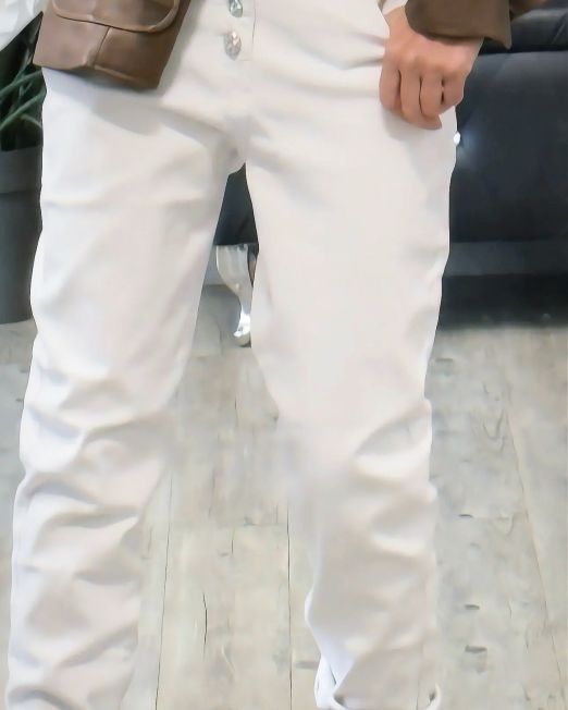 JEANS MOM FIT CON BOTTONI GIOIELLO bianco