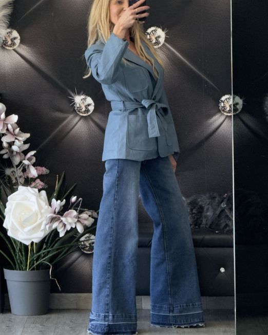 BLAZER IN ECOPELLE CON CINTURA azzurro polvere