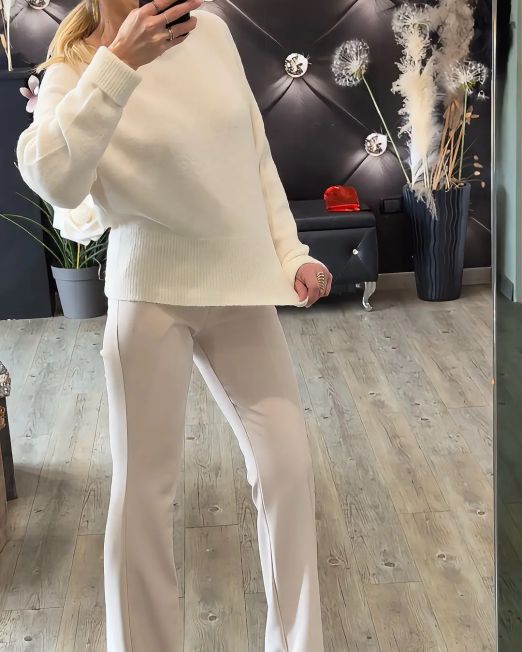 PANTALONE FLARE IN TESSUTO TECNICO ELASTICIZZATO colore burro