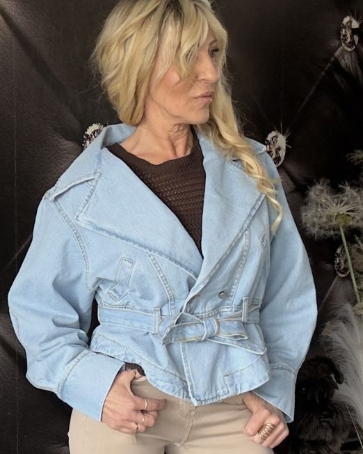 GIACCA DI JEANS CON CINTURA CON REVER AMPI denim chiaro
