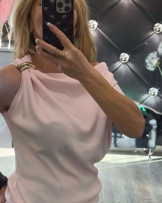 TOP CON DETTAGLIO NODO DORATO rosa