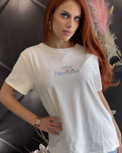T-SHIRT CON SCRITTA CHE FASTIDIO bianco- celeste