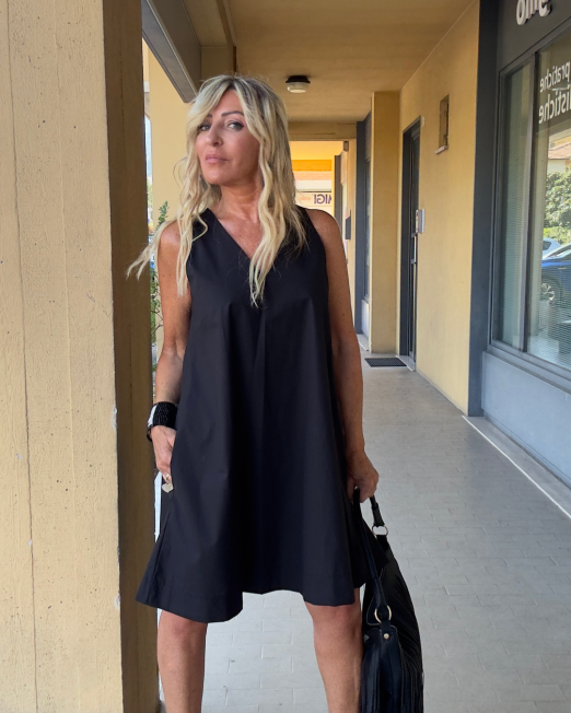 VESTITO IN COTONE CON TASCHINE A FILO LATERALI nero