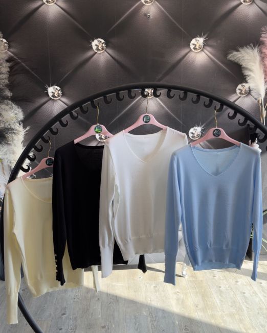 MAGLIA SCOLLO V IN VISCOSA ELASTICIZZATA CON BOTTONI DORATI vari colori