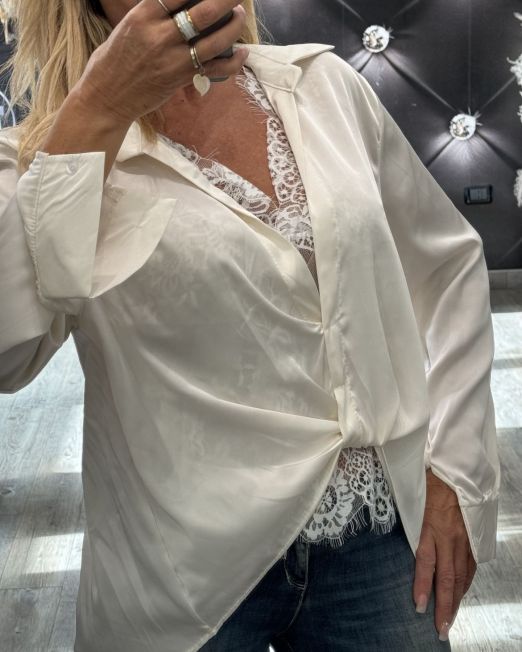 BLUSA IN SATIN AVORIO CON DETTAGLI IN PIZZO E NODO SUL DAVANTI